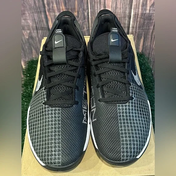Nike Black and Gray Metcon 8 Flyease Shoes - Picture 4 of 7